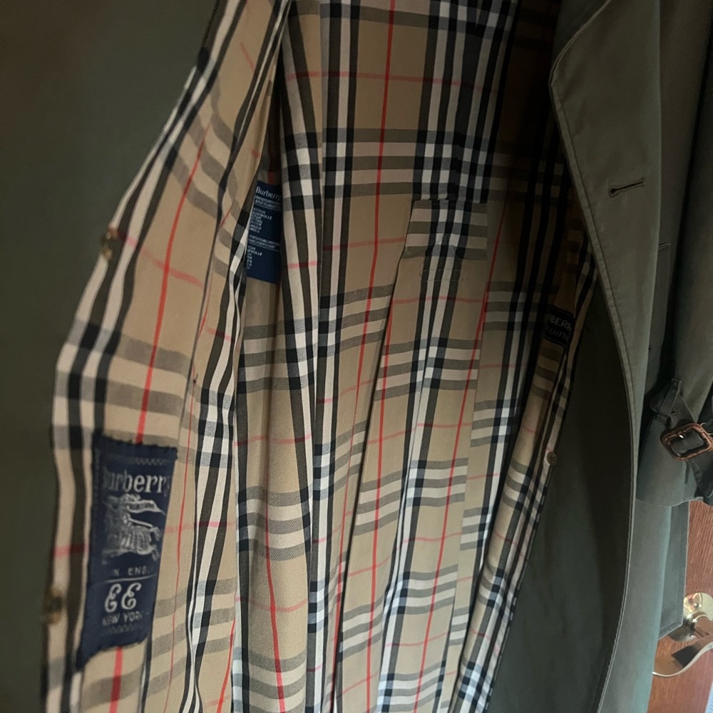 Iconic Vintage Burberry Trench Coat - Picture 3 of 11